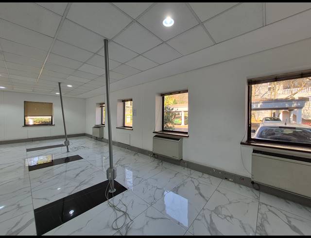 100M² OFFICE TO LET IN HYDE PARK